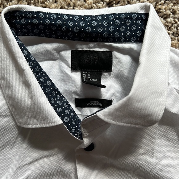 🏡Button Down - Picture 2 of 3